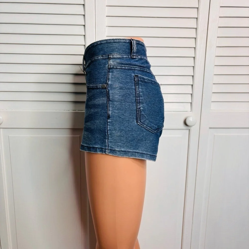 CLEAR ROCK Light Blue Jean Shorts Size Large